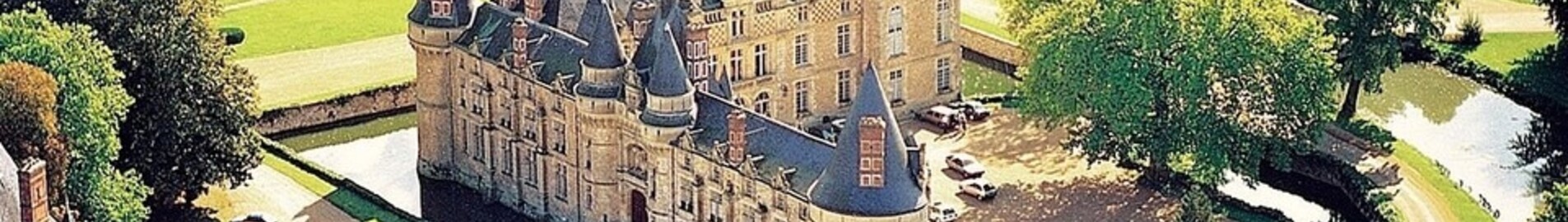 Pronájem vrtulníku na Château D’Esclimont s přeletem Tour de Paris