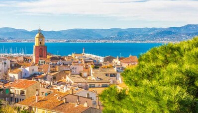 Let vrtulníkem nad zálivem Saint-Tropez
