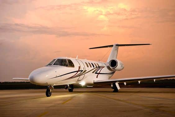 location de jet privé : LEARJET 31 sur le tarmac