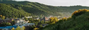location jet privé dans une ruelle ensoleillée, Annaba