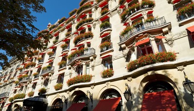 Luxusní hotel v Paříži: pobyt snů v hotelu Plaza Athénée
