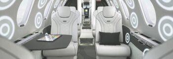 location jet privé - Jet G5500 blanc et jaune sur piste d'atterrissage.